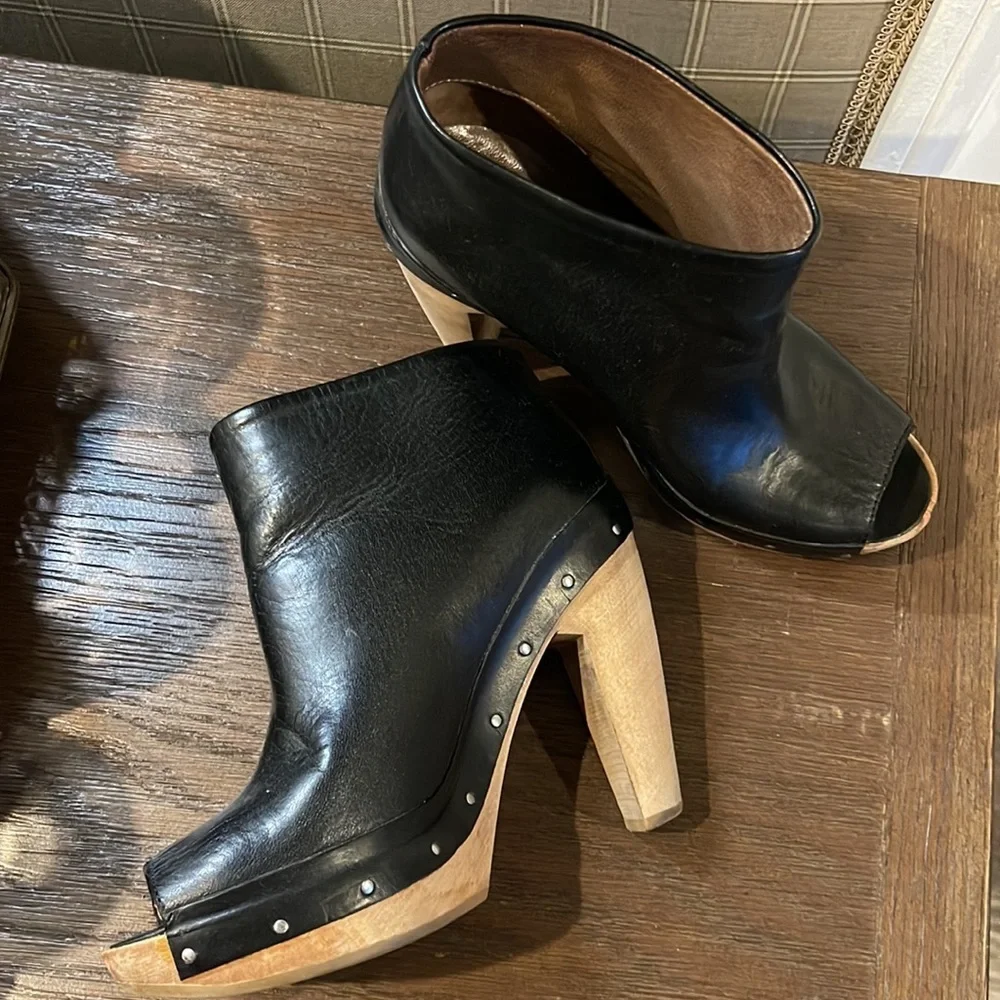 Marni Peep Roe Booties black with Wooden Heels, size 37 (US 7)